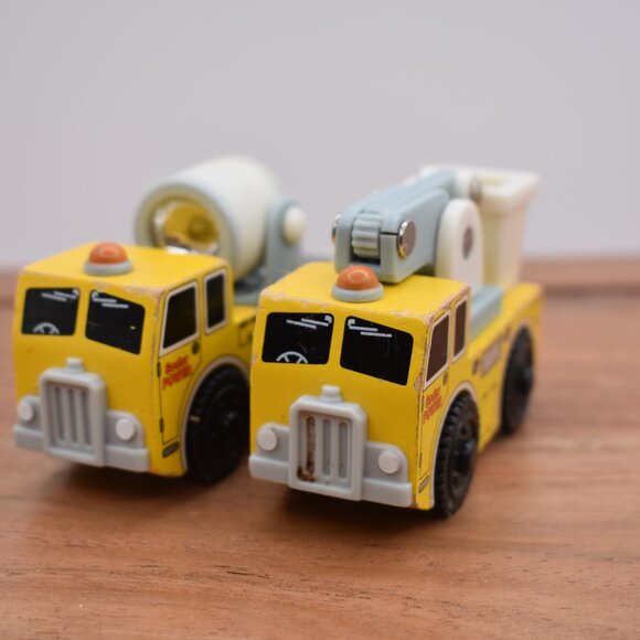 Spotlight Lorry and Cherry Picker Thomas and Friends Wooden Railway Engine Train - Picture 3 of 9